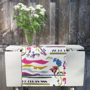 Svenskt handtryck: bordslöpare "I Sommarhagen"